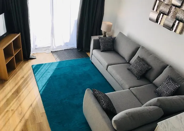 Arma Short Stays 46 Bicester - Sleeps 3 - Free Parking & Garden