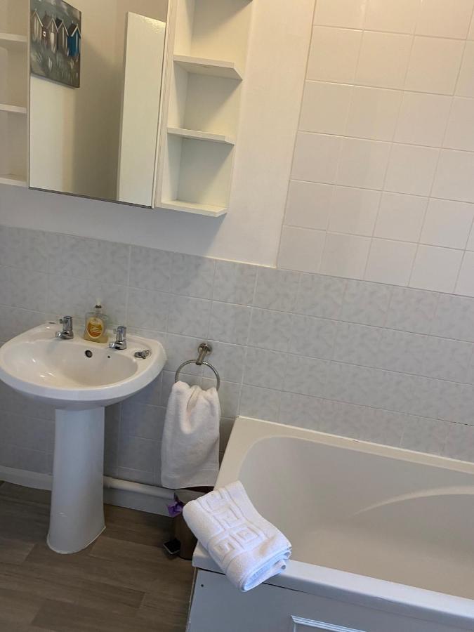 Holiday home Arma Short 46 - Sleeps 3 - Free Parking & Garden Bicester