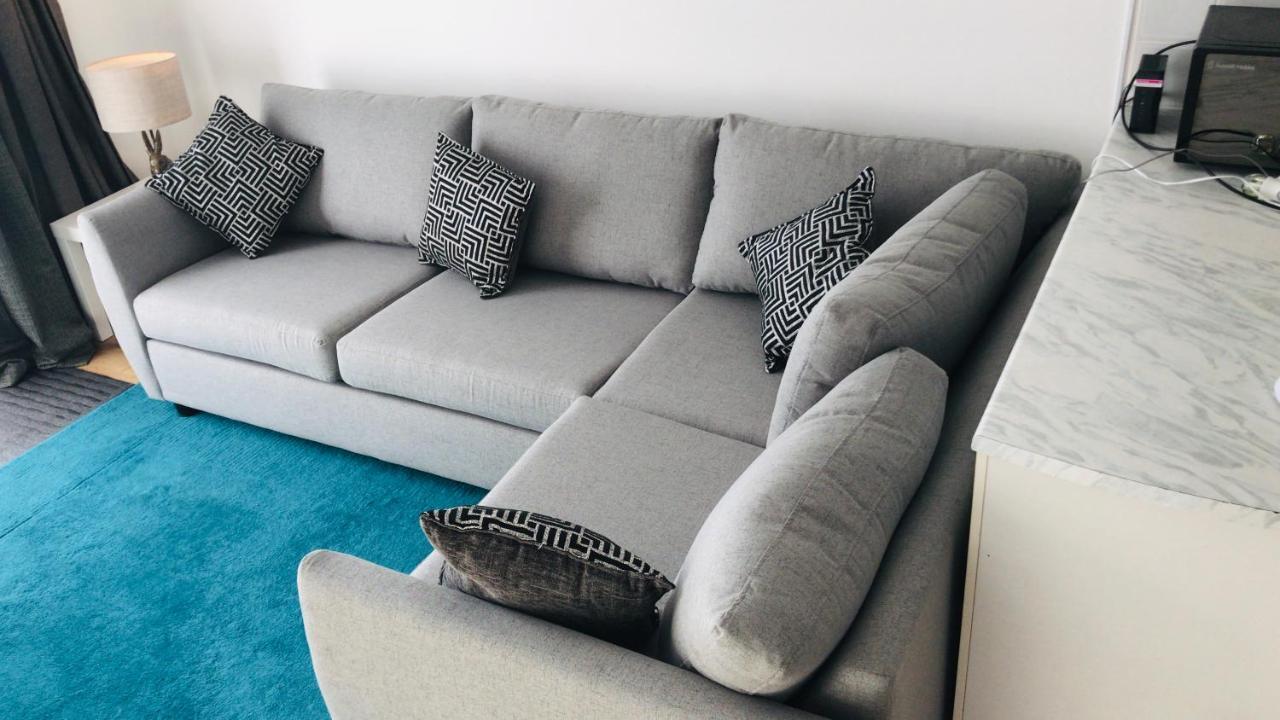 Arma Short 46 - Sleeps 3 - Free Parking & Garden Holiday home