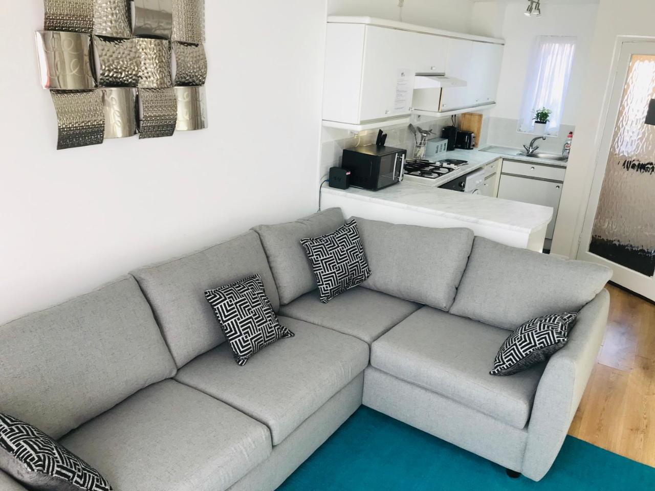 Arma Short 46 - Sleeps 3 - Free Parking & Garden